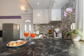 Отель Dalmatian modern apartment with tavern  Задар